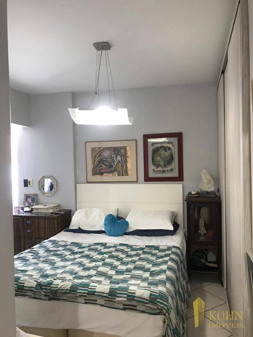 Apartamento à venda com 3 quartos, 195m² - Foto 13