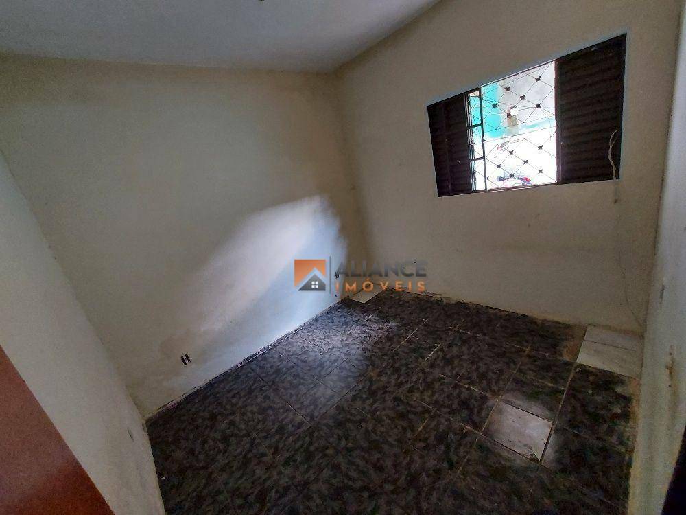 Casa à venda e aluguel com 6 quartos, 200M2 - Foto 2