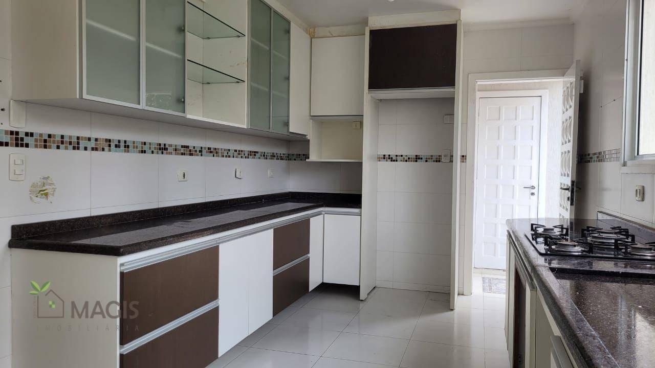 Casa para alugar com 5 quartos, 290m² - Foto 15