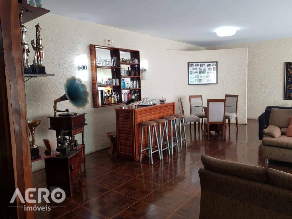 Casa à venda com 3 quartos, 316m² - Foto 9