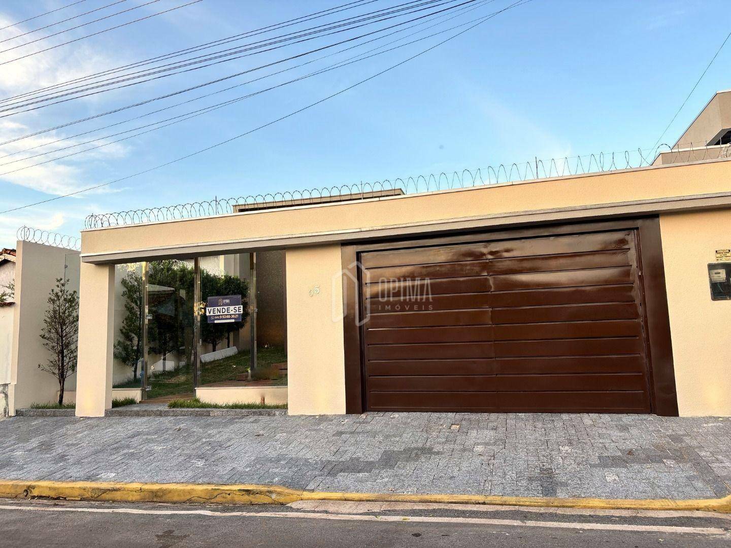 Casa à venda com 3 quartos, 220m² - Foto 2