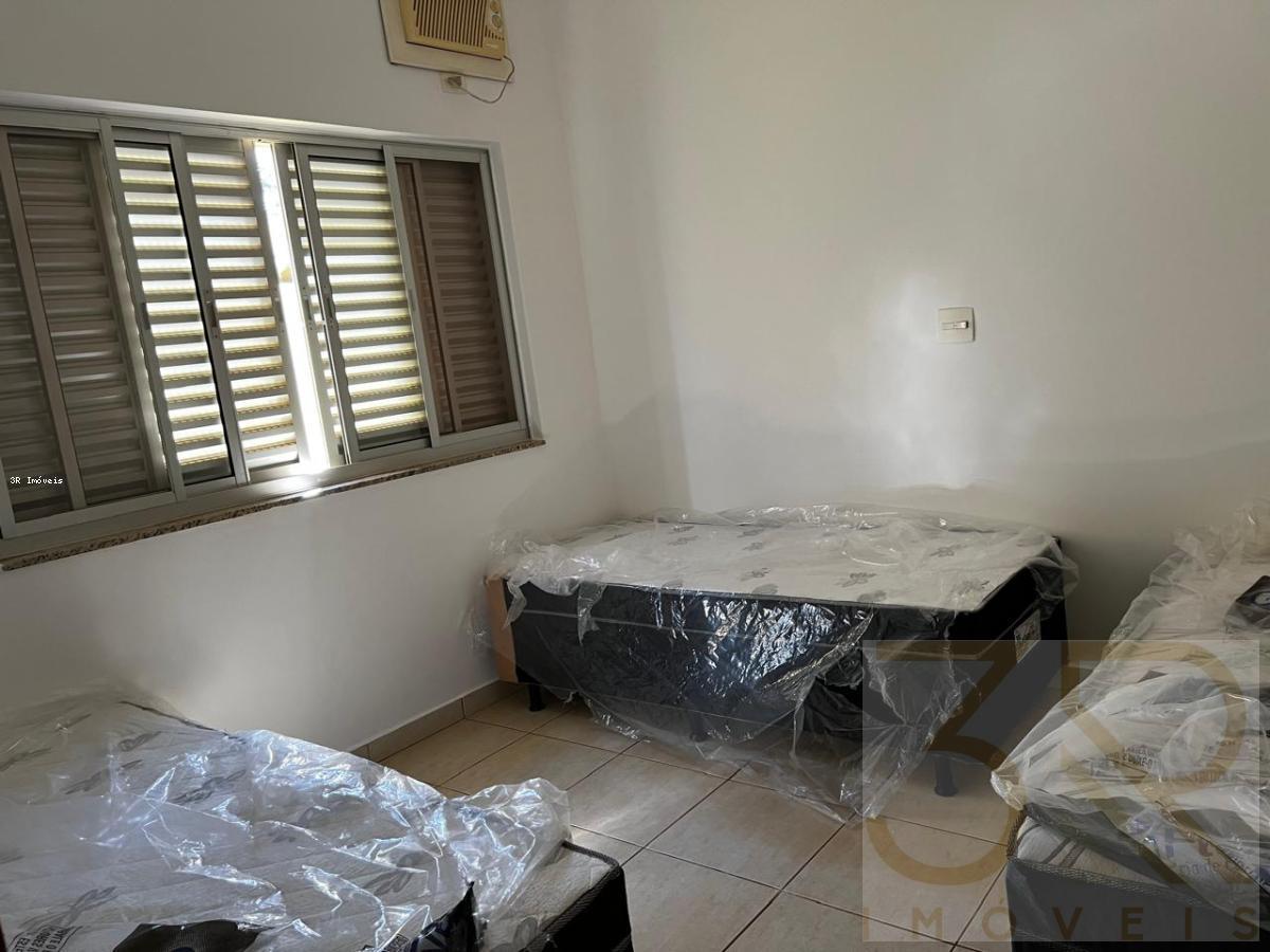 Casa para alugar com 3 quartos, 230m² - Foto 12