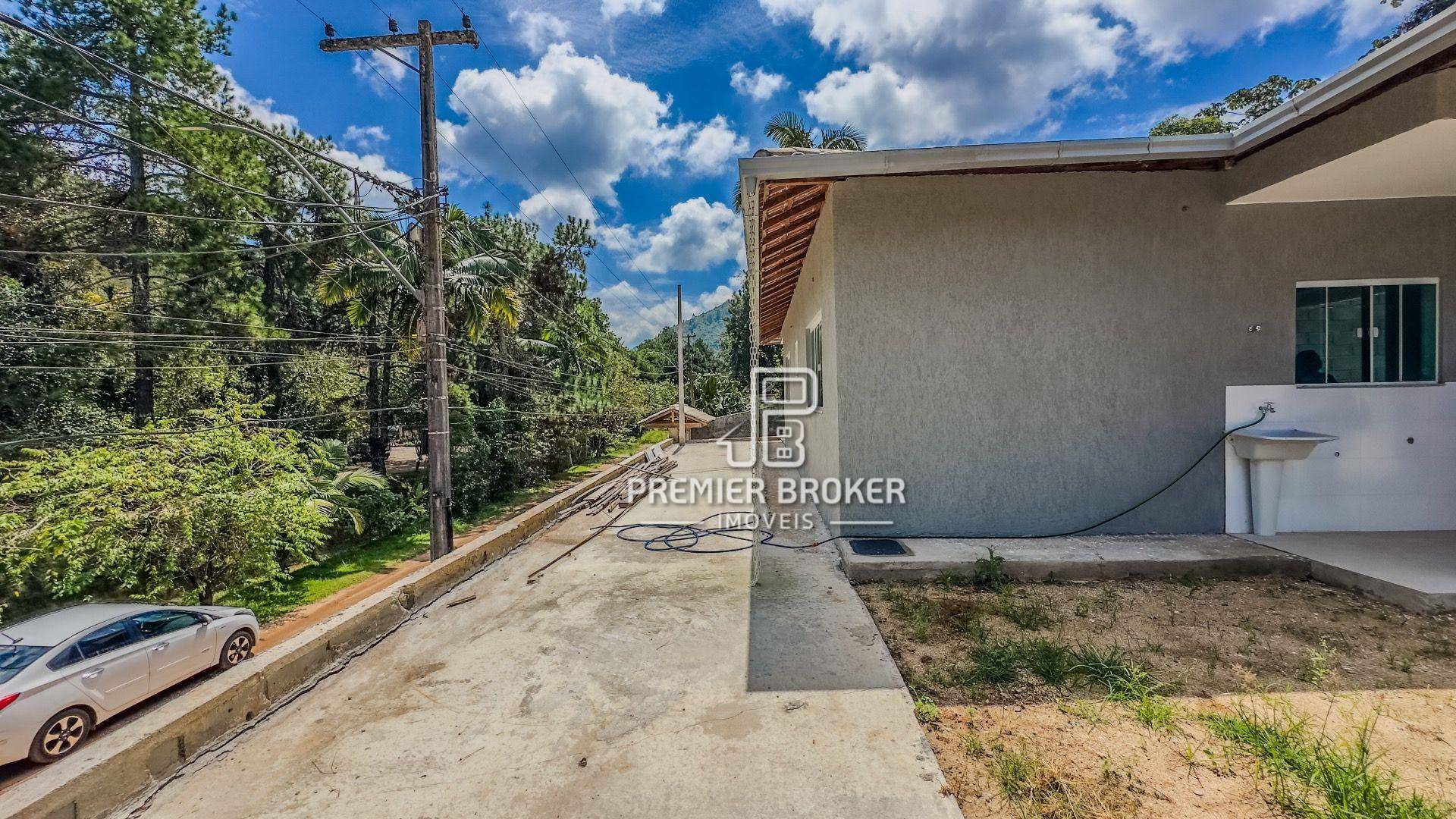 Casa à venda com 3 quartos, 117m² - Foto 1