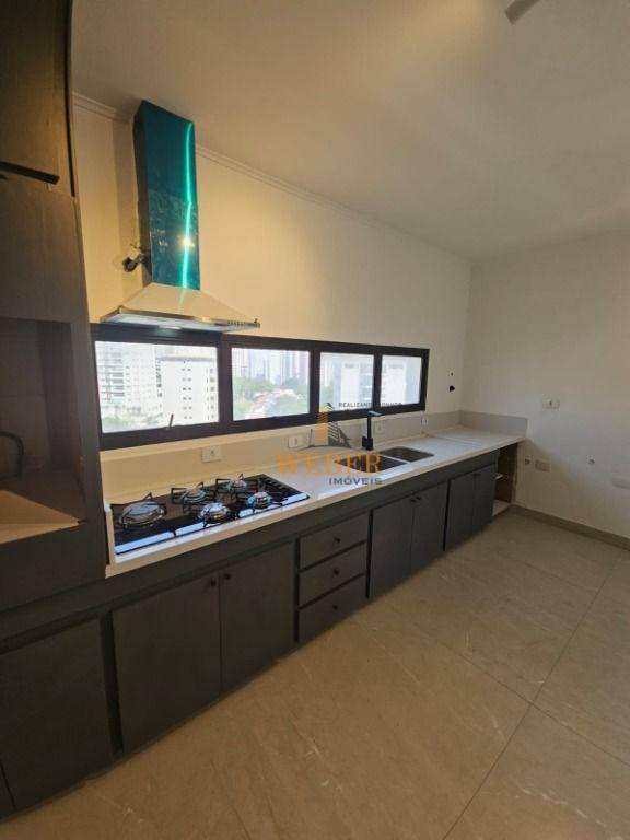 Apartamento à venda com 3 quartos, 180m² - Foto 1