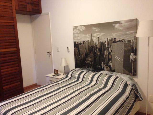 Apartamento à venda com 3 quartos, 160m² - Foto 2