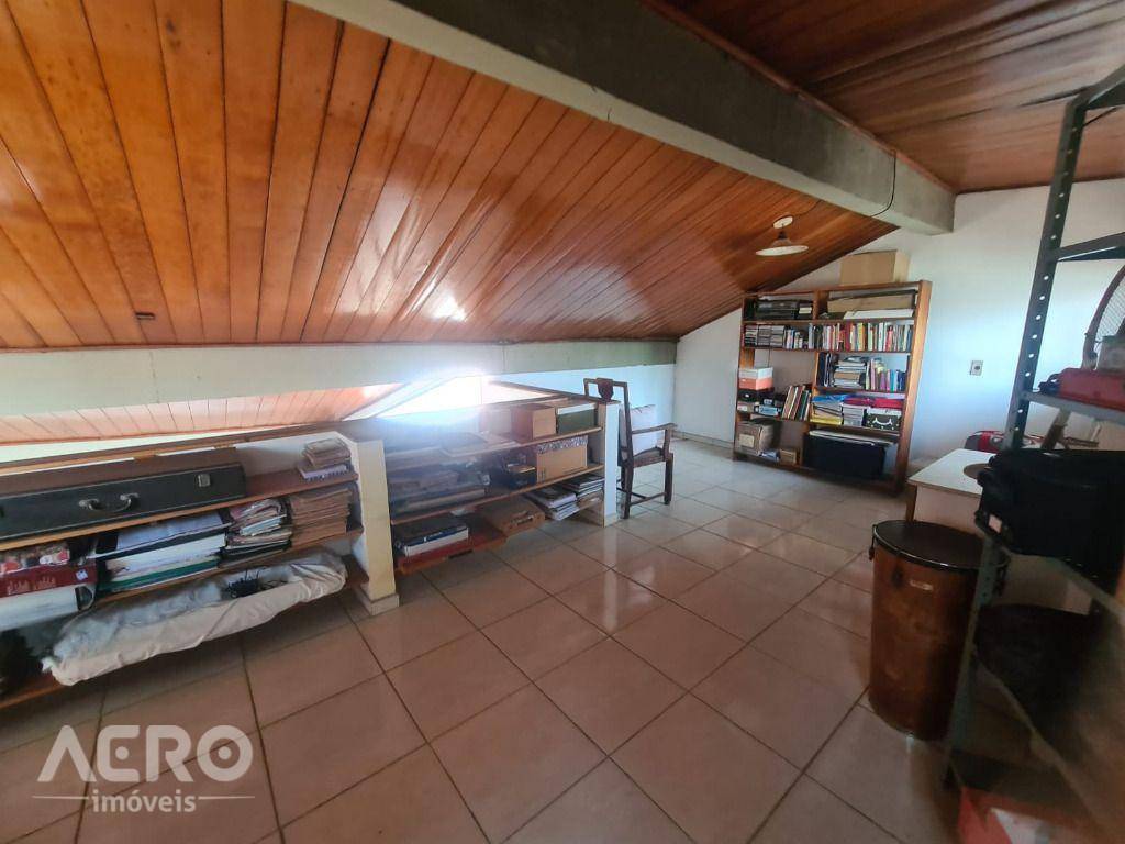 Casa à venda com 3 quartos, 347m² - Foto 8