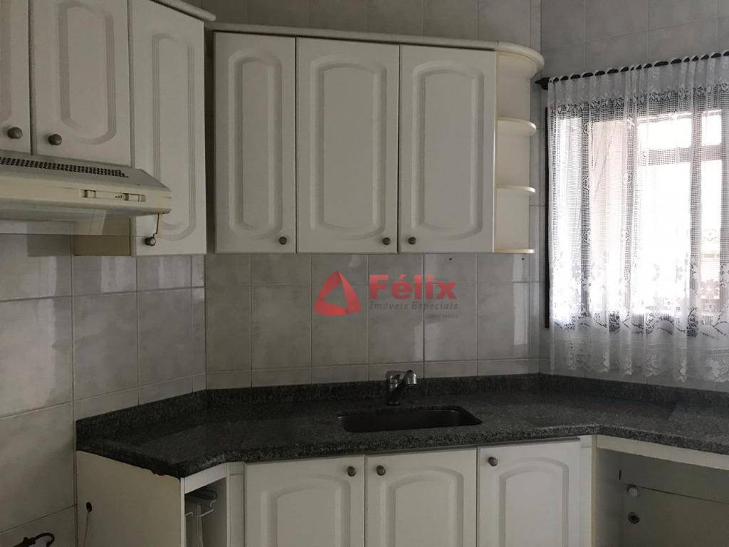 Apartamento à venda com 3 quartos, 148m² - Foto 2