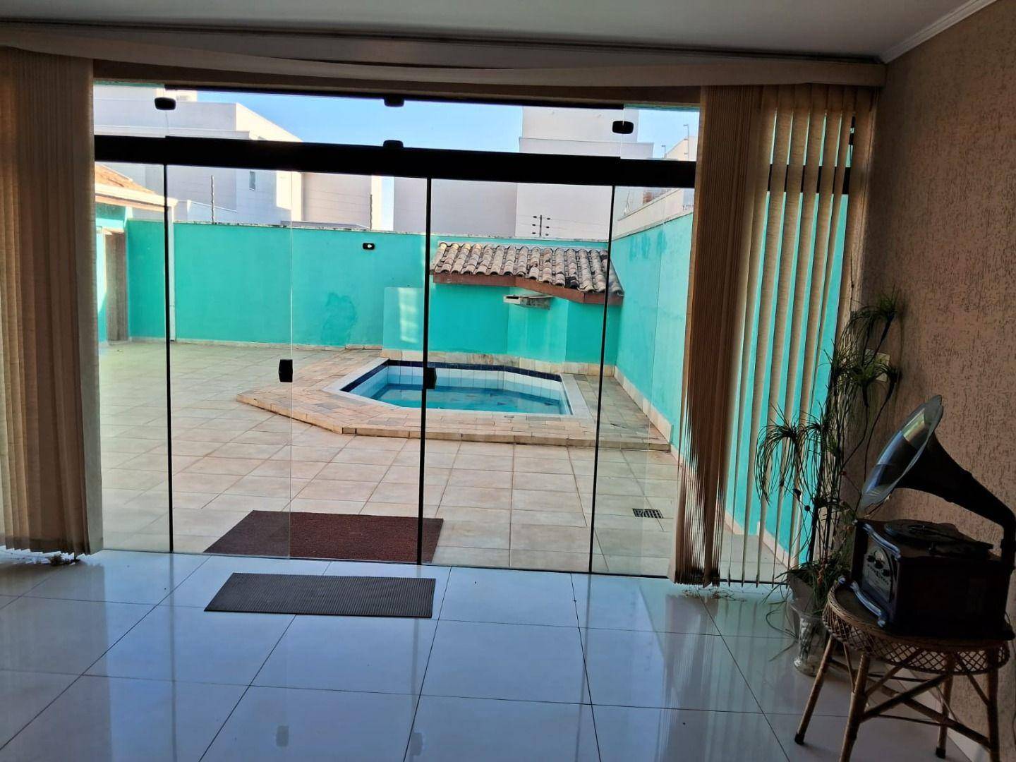 Casa para alugar com 4 quartos, 297m² - Foto 12