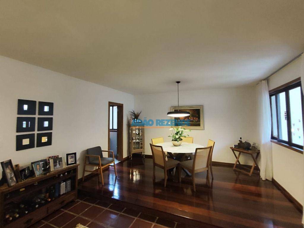 Casa à venda com 7 quartos, 281m² - Foto 15