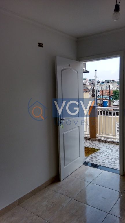 Casa à venda com 2 quartos, 70m² - Foto 15