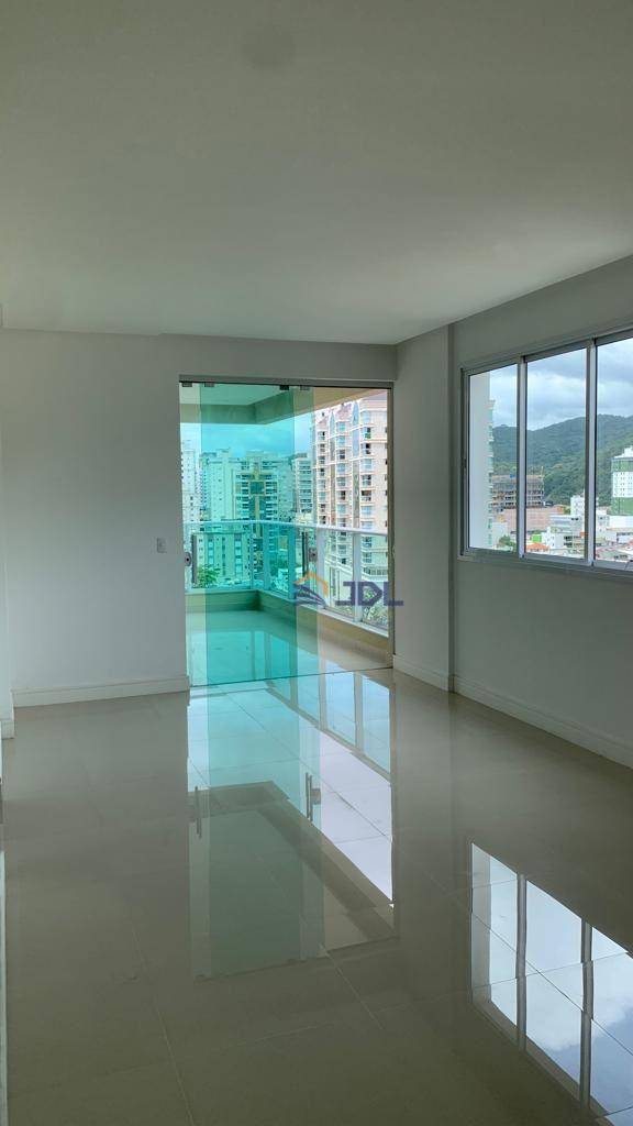 Apartamento à venda com 3 quartos, 100m² - Foto 4