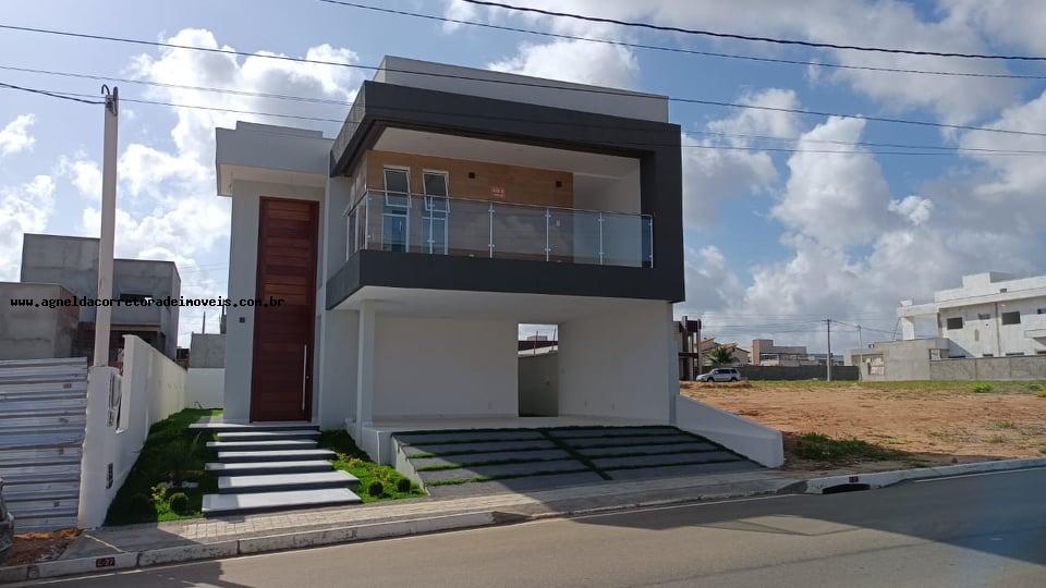 Casa de Condomínio à venda com 4 quartos, 200m² - Foto 1