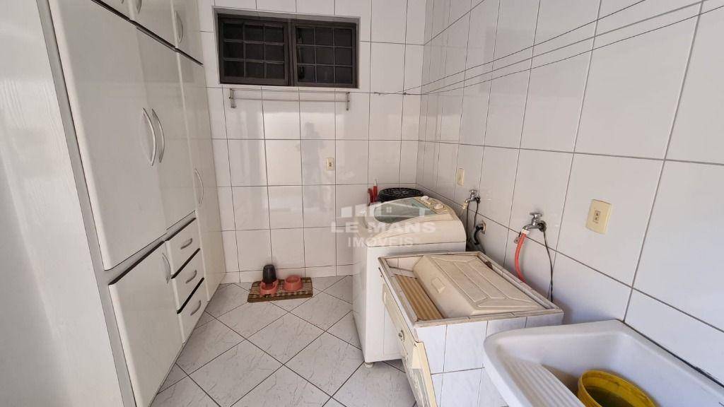 Casa à venda com 3 quartos, 205m² - Foto 32