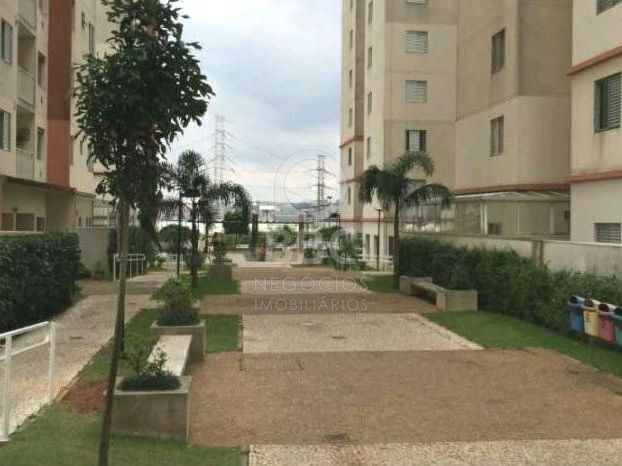 Apartamento à venda com 3 quartos, 67m² - Foto 2