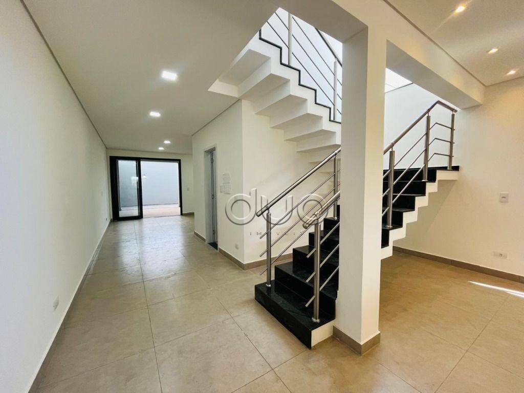 Casa à venda com 3 quartos, 235m² - Foto 1