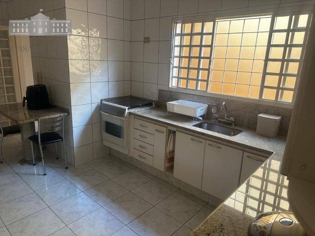 Casa à venda com 3 quartos, 232m² - Foto 14