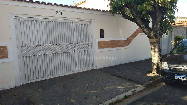 Casa à venda com 3 quartos, 200m² - Foto 1