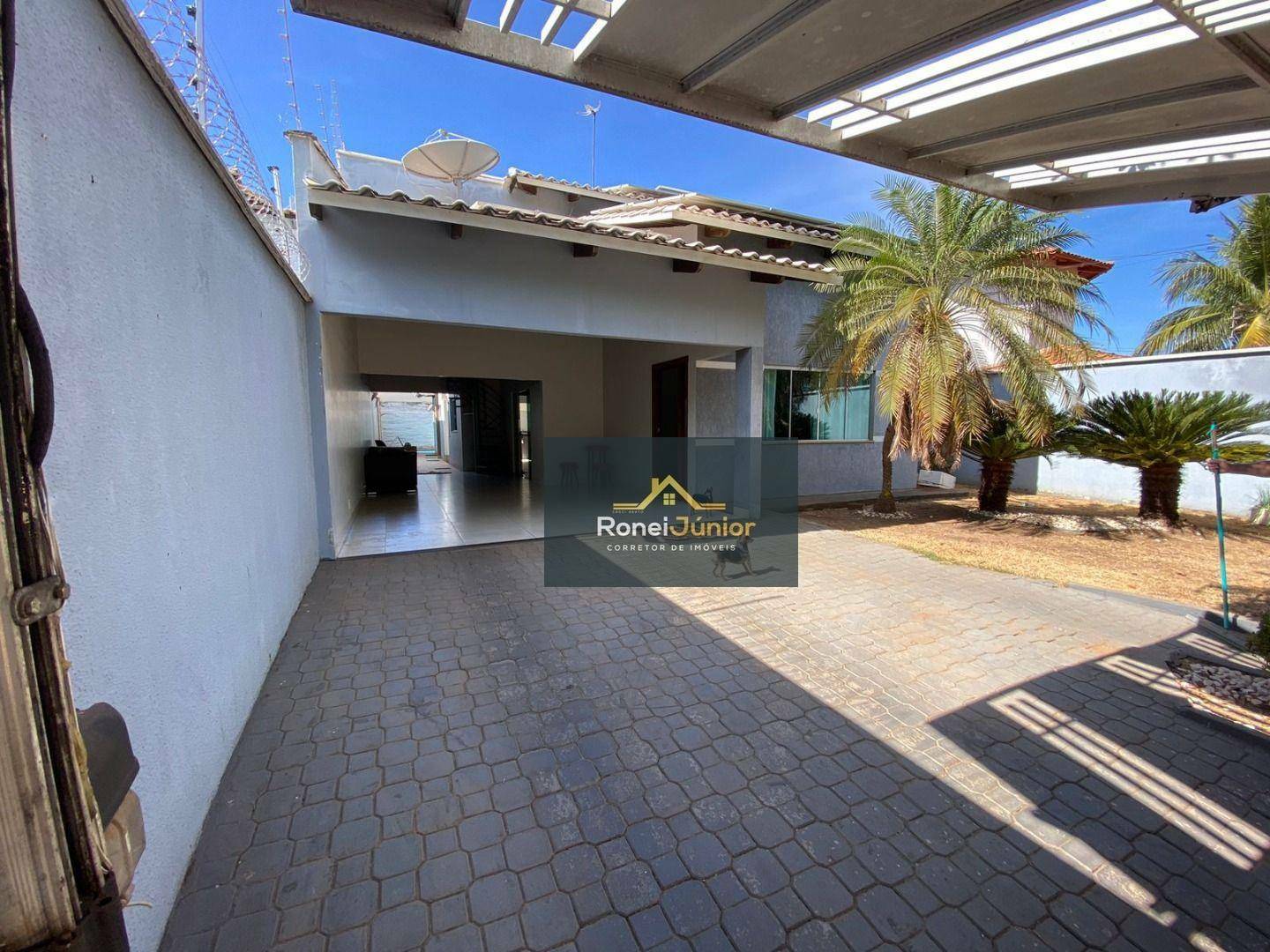 Casa à venda com 4 quartos, 250m² - Foto 1