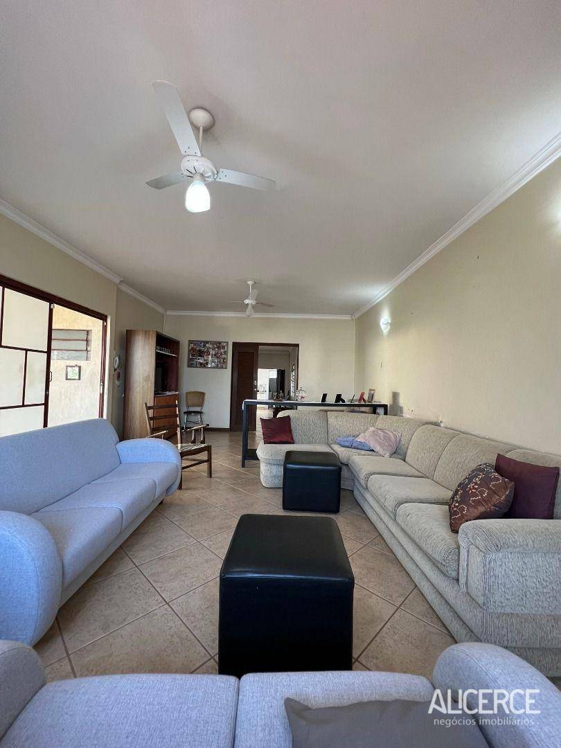 Casa à venda com 3 quartos, 264m² - Foto 6