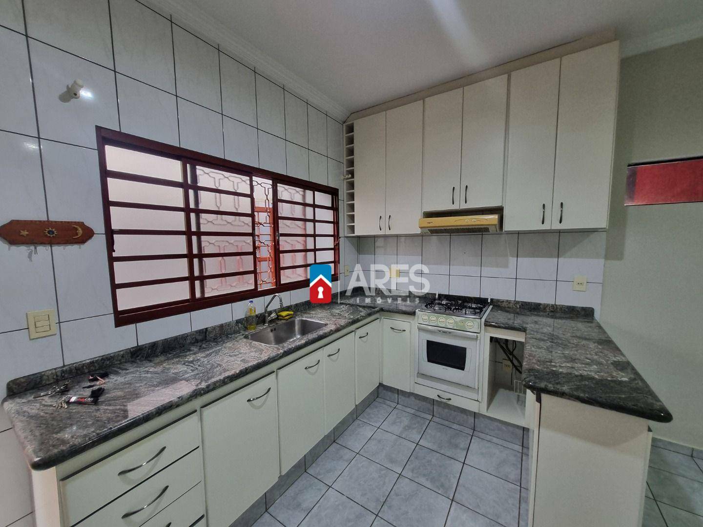 Casa para alugar com 3 quartos, 190m² - Foto 14