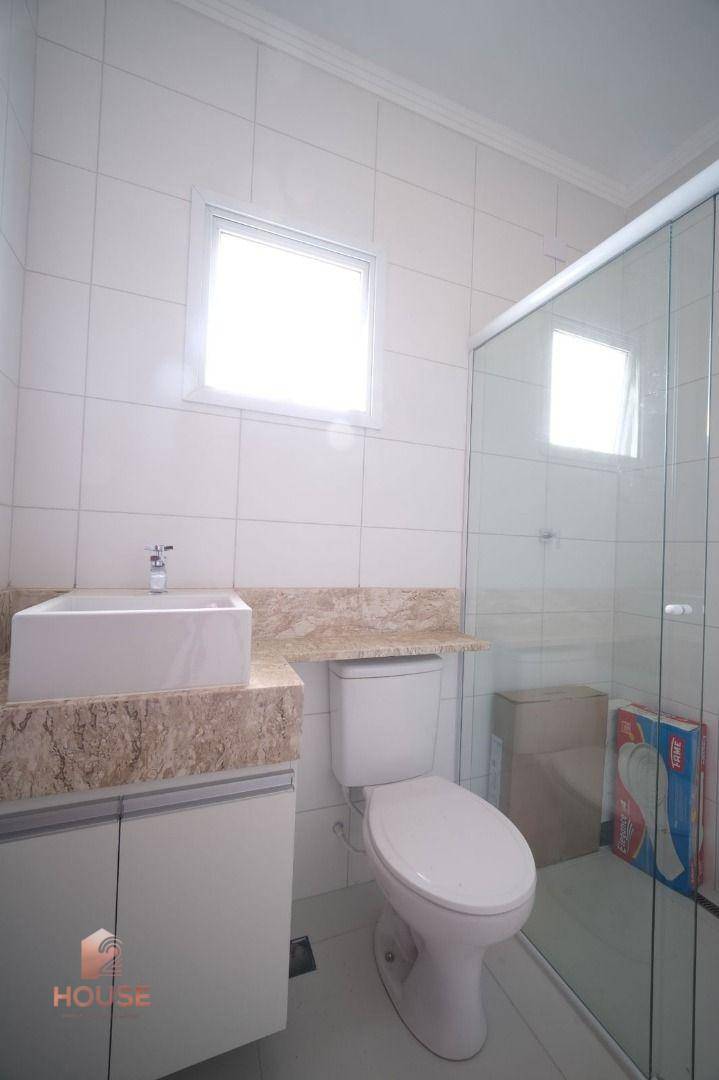 Casa de Condomínio para alugar com 3 quartos, 250m² - Foto 14