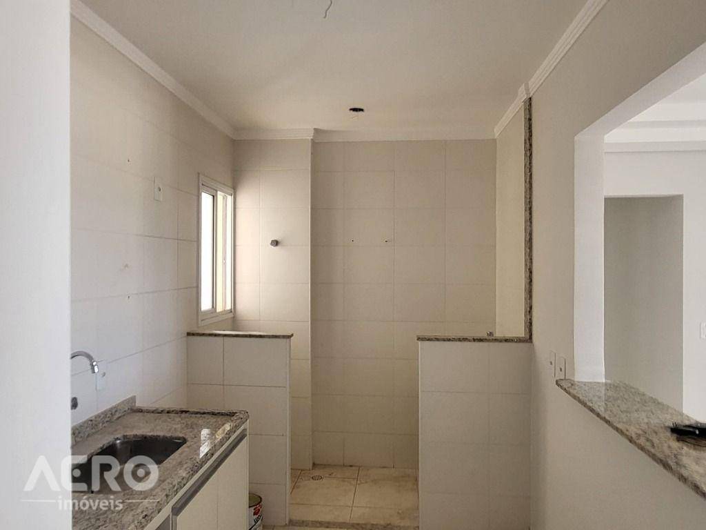 Apartamento à venda com 3 quartos, 77m² - Foto 4