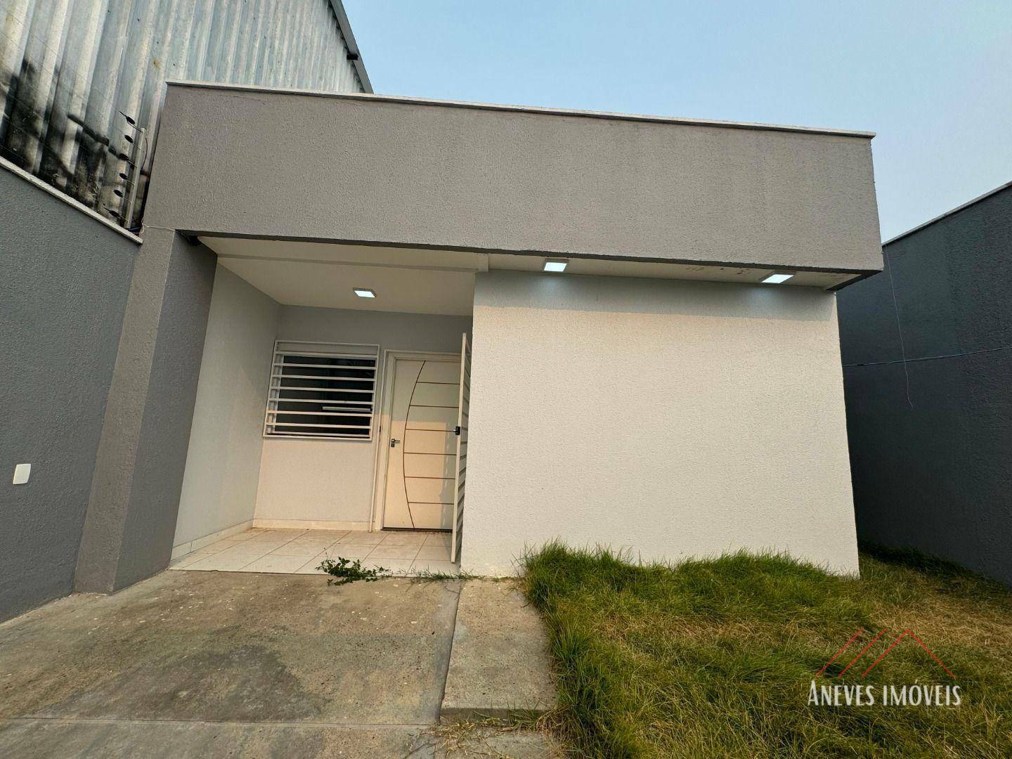 Casa à venda com 3 quartos, 77m² - Foto 1