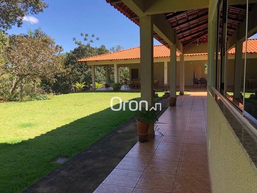 Sobrado à venda com 3 quartos, 418m² - Foto 1