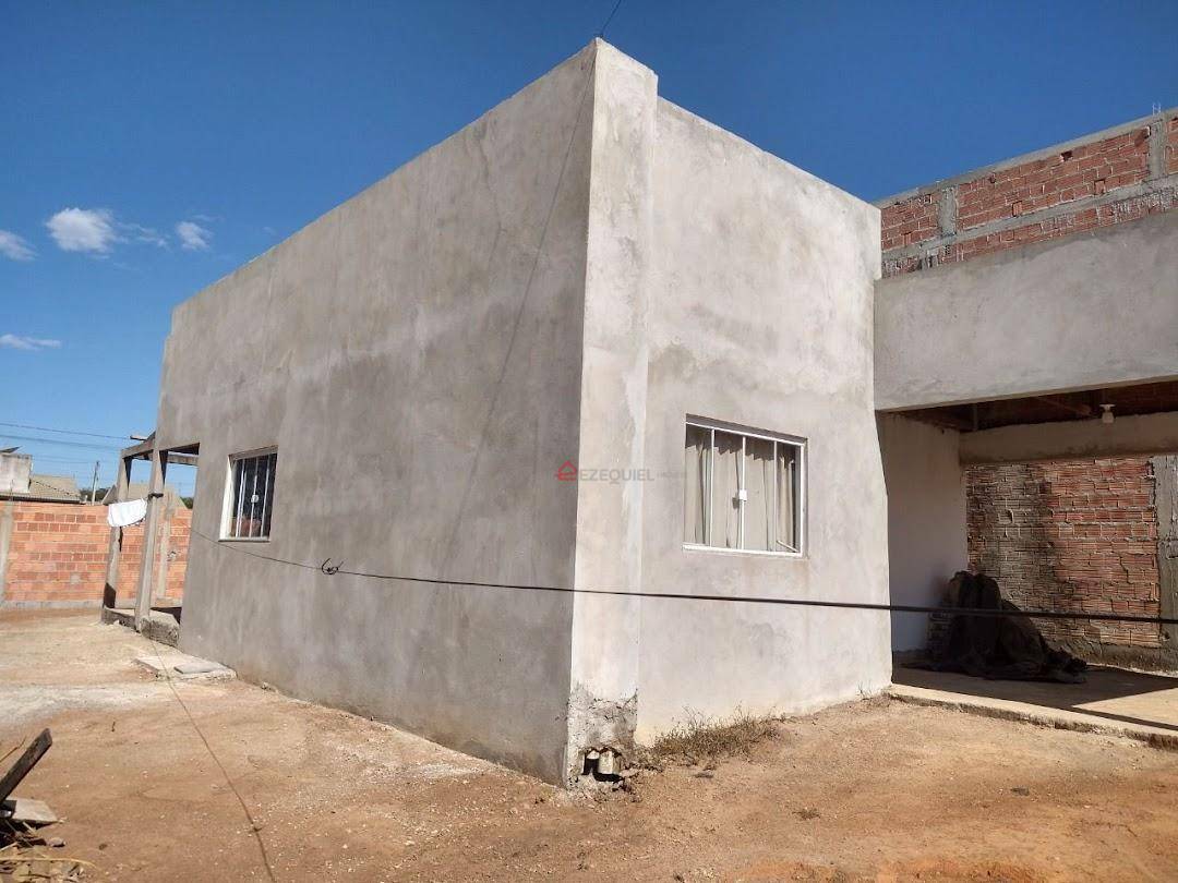 Casa à venda com 3 quartos, 99m² - Foto 4