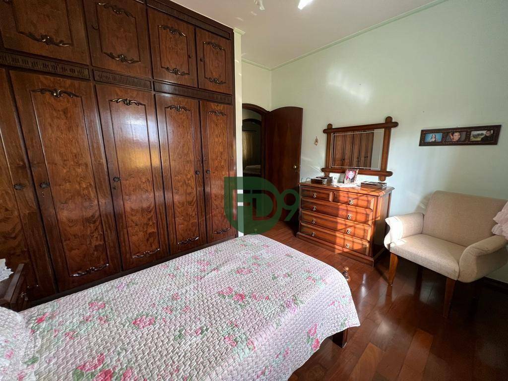 Casa à venda com 4 quartos, 350m² - Foto 17