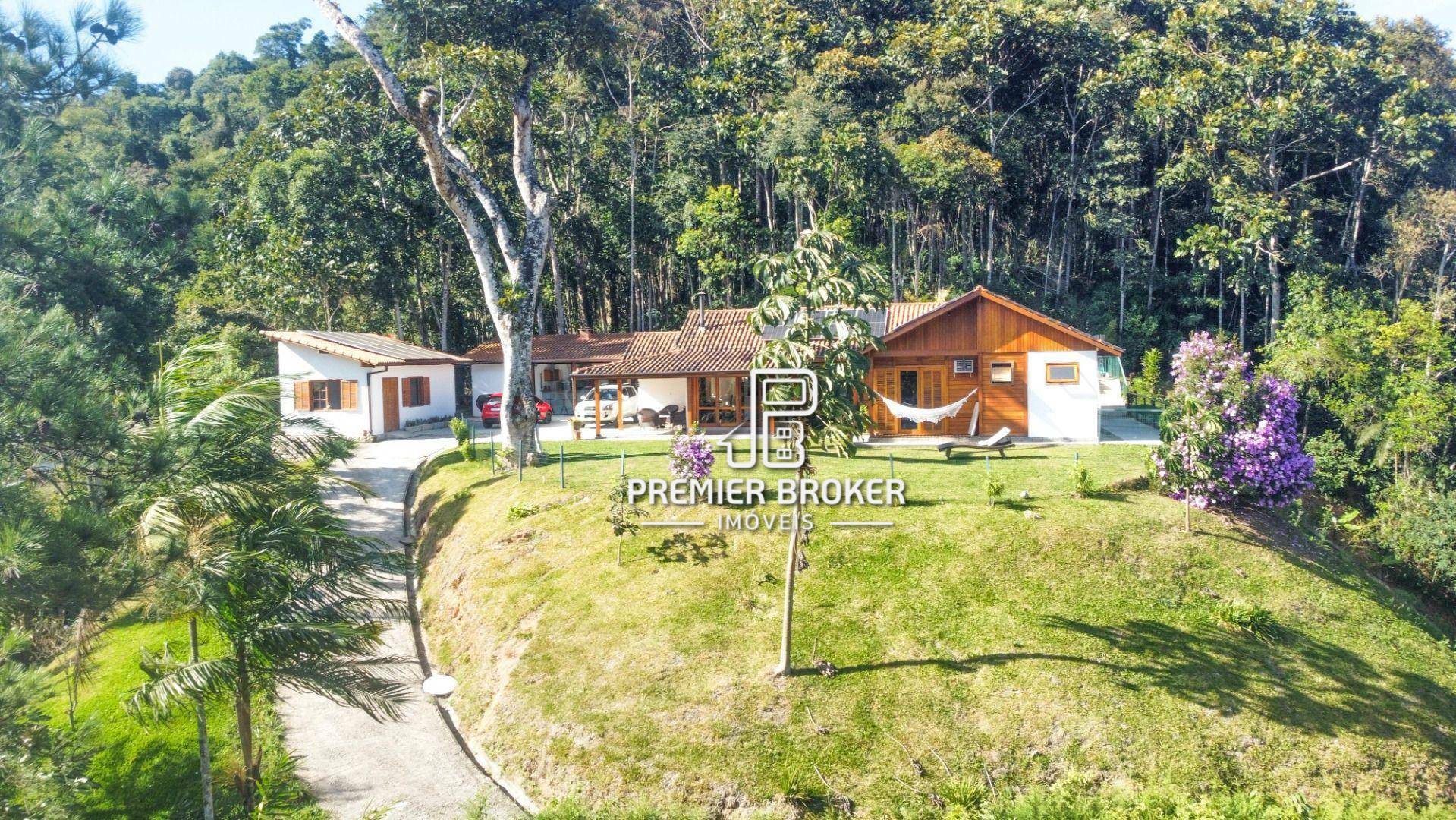 Casa de Condomínio à venda com 5 quartos, 210m² - Foto 2