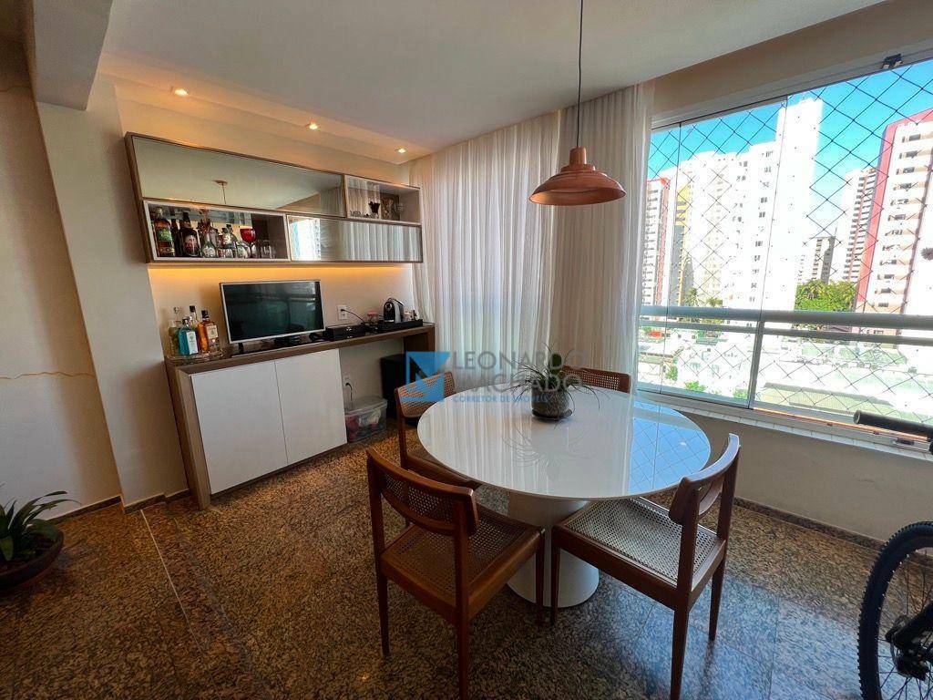 Apartamento à venda com 4 quartos, 196m² - Foto 4