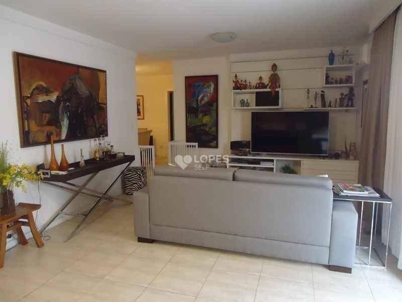 Apartamento à venda com 3 quartos, 158m² - Foto 2