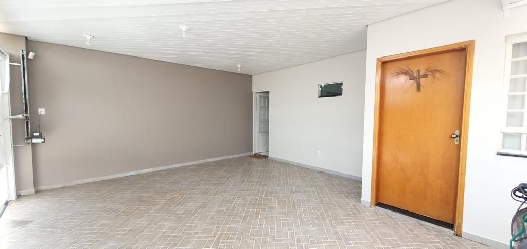 Casa à venda com 3 quartos, 104m² - Foto 1