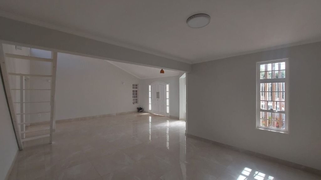 Casa à venda com 3 quartos, 200m² - Foto 3