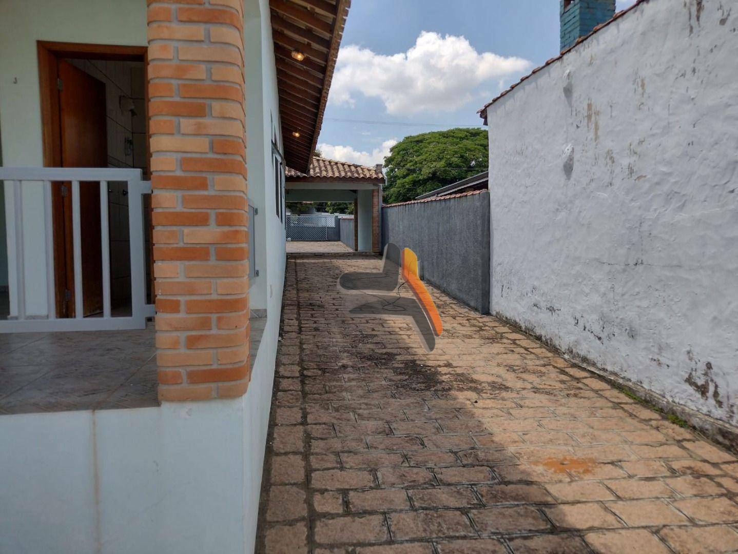 Casa de Condomínio à venda com 4 quartos, 200m² - Foto 2