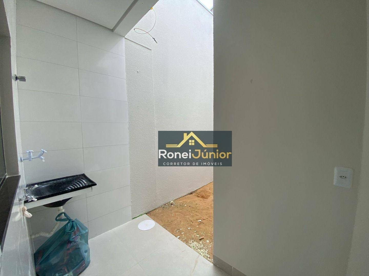 Casa à venda com 2 quartos, 65m² - Foto 2