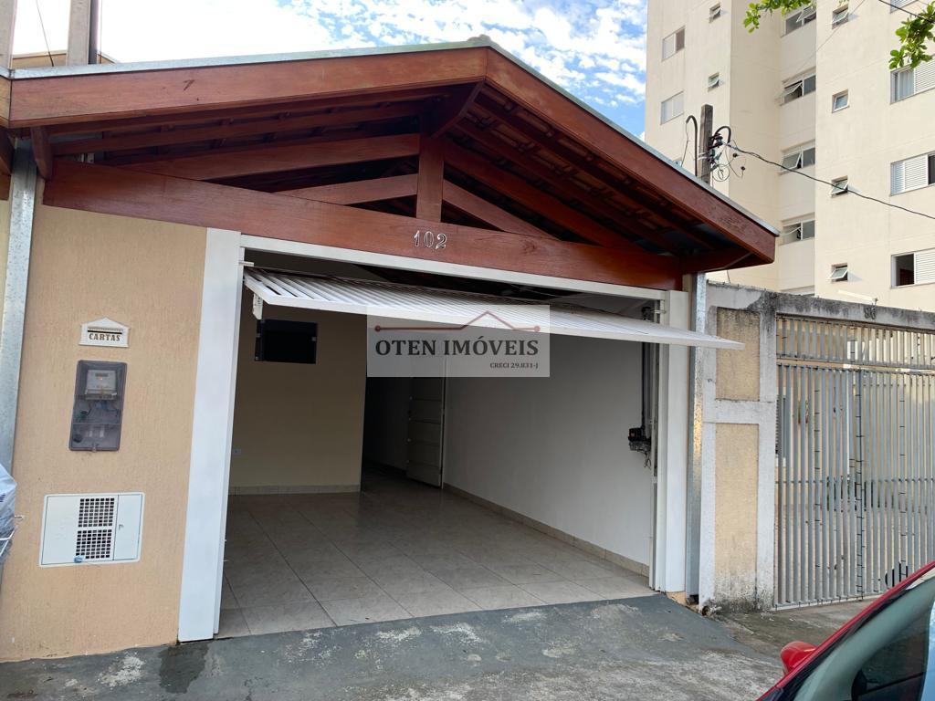 Casa à venda com 2 quartos, 120m² - Foto 1