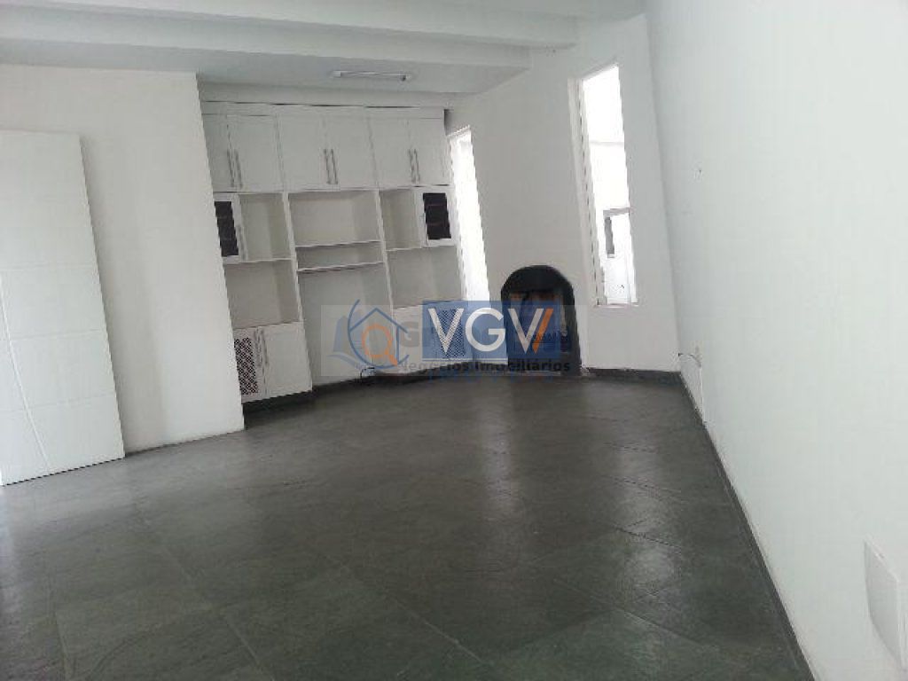 Casa para alugar com 3 quartos, 400m² - Foto 2