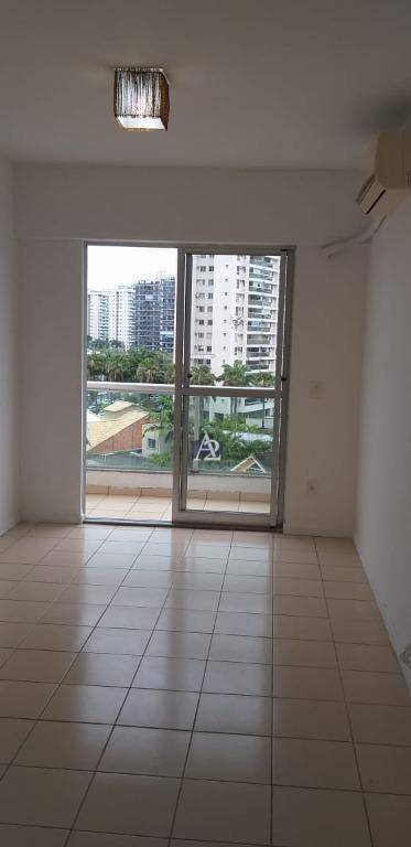 Apartamento à venda com 2 quartos, 60m² - Foto 2