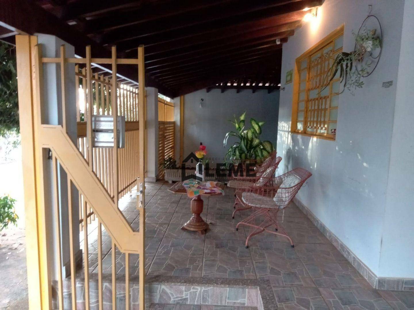 Casa à venda com 3 quartos, 165m² - Foto 1