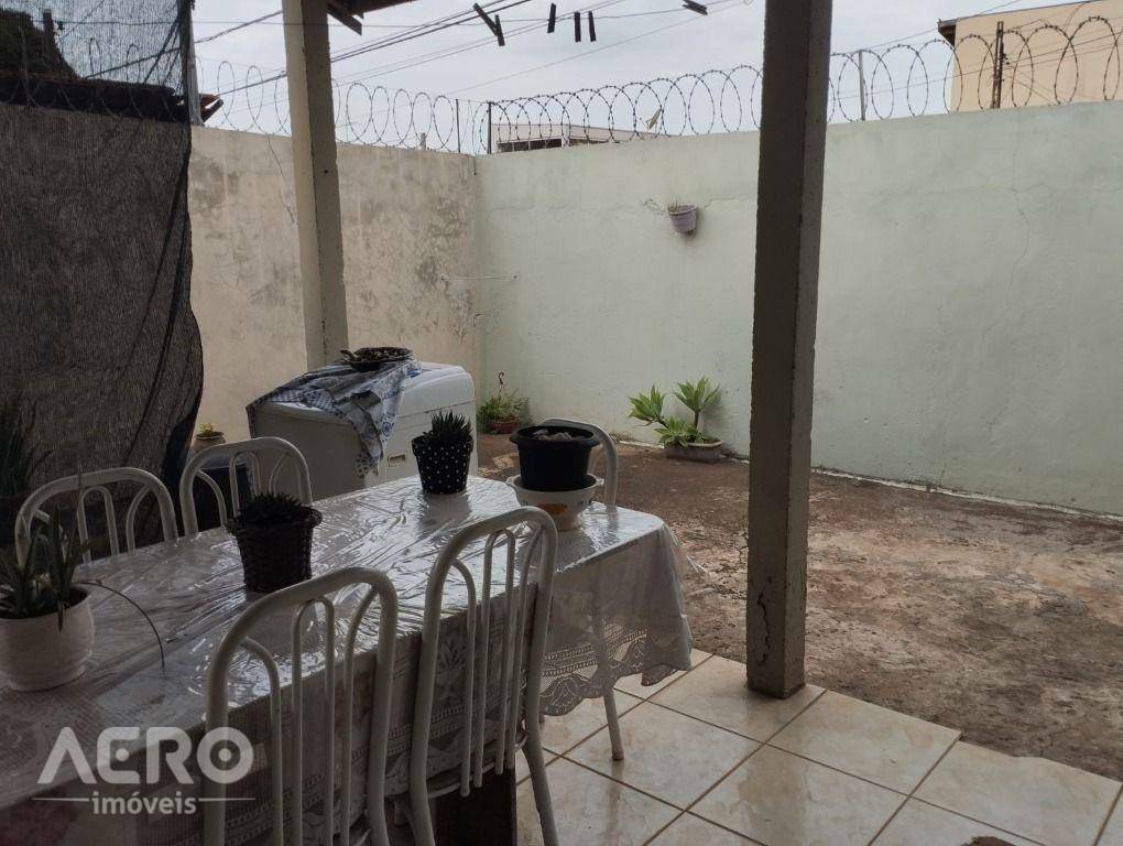 Casa à venda com 2 quartos, 111m² - Foto 7