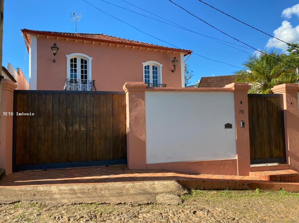 Casa à venda com 3 quartos, 300m² - Foto 1