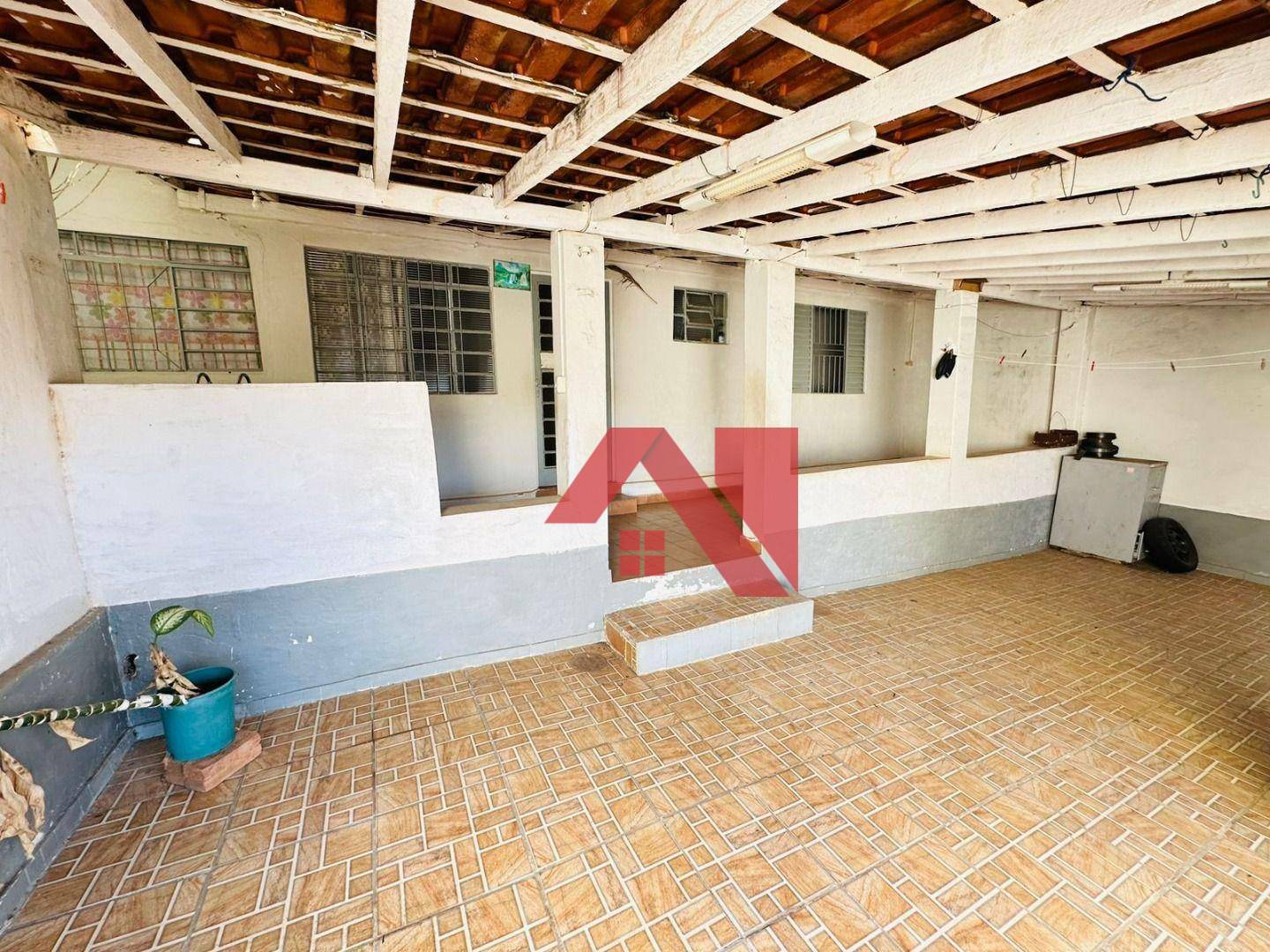 Casa à venda com 2 quartos, 80m² - Foto 1