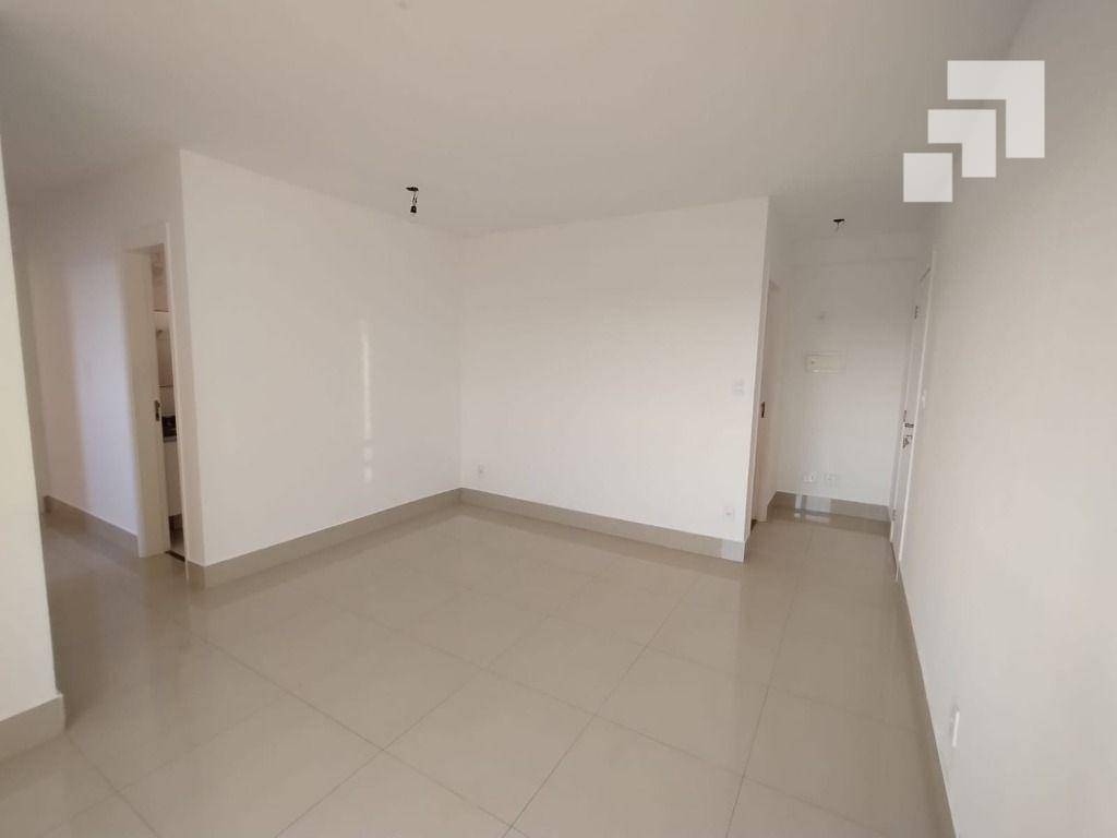 Apartamento para alugar com 3 quartos, 70m² - Foto 2