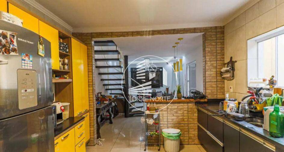 Casa à venda com 3 quartos, 274m² - Foto 1