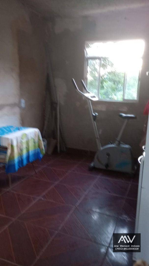 Casa à venda com 2 quartos, 50m² - Foto 4