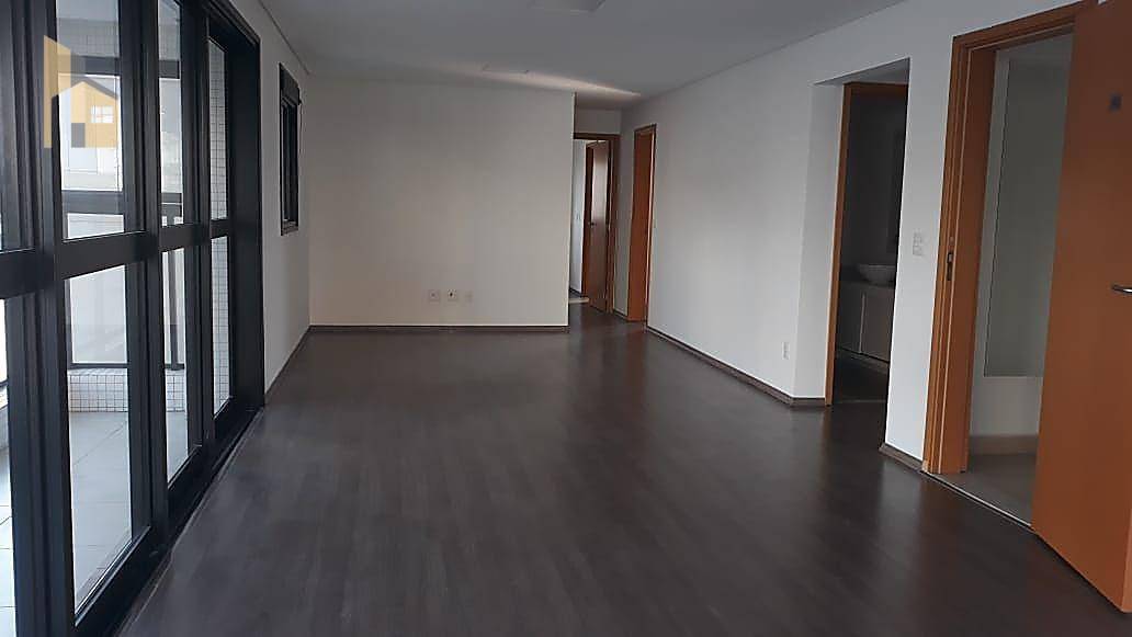 Apartamento à venda com 3 quartos, 140m² - Foto 2