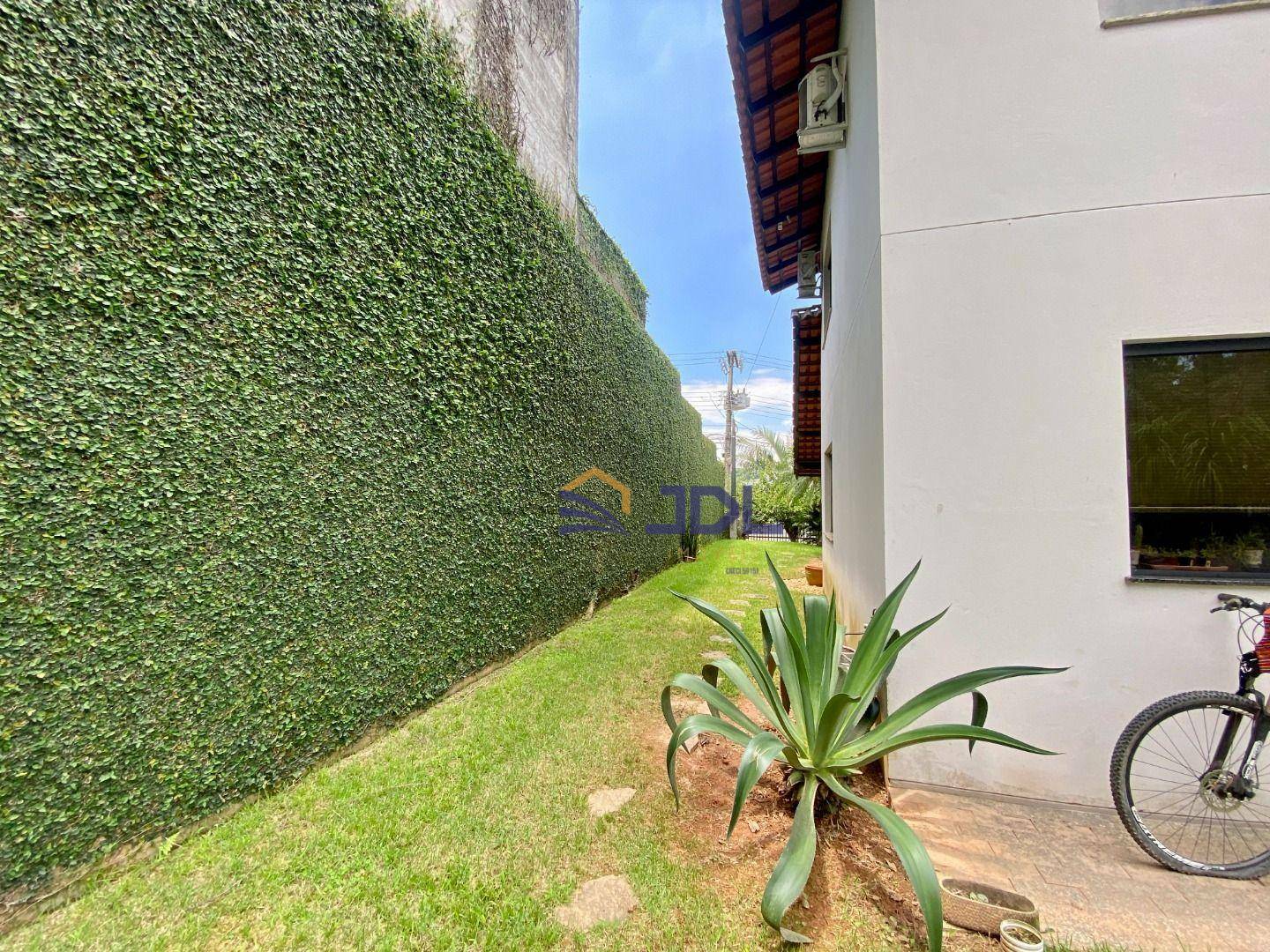 Casa à venda com 3 quartos, 250m² - Foto 4