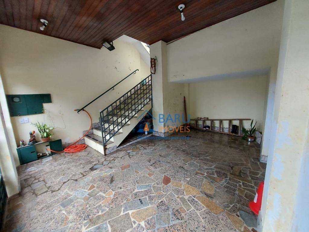 Casa à venda e aluguel com 3 quartos, 200m² - Foto 3